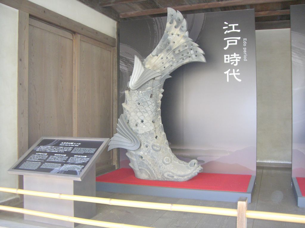 File:Himeji city sculpture shachi-gawara.jpg - Wikimedia Commons