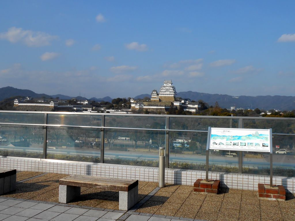 イーグレひめじ屋上と総社御門から観る姫路城
